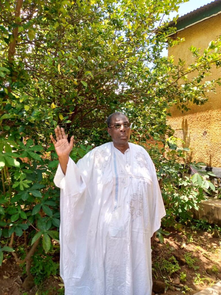 La plume s’est tue, le frère demeure