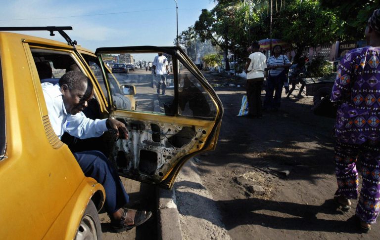 LE TAXIMAN ET LE TOURISTE BRAZZAVILLOIS